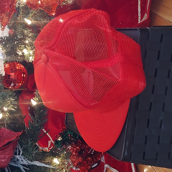 St. Thomas HAT - Picture 5 of 7